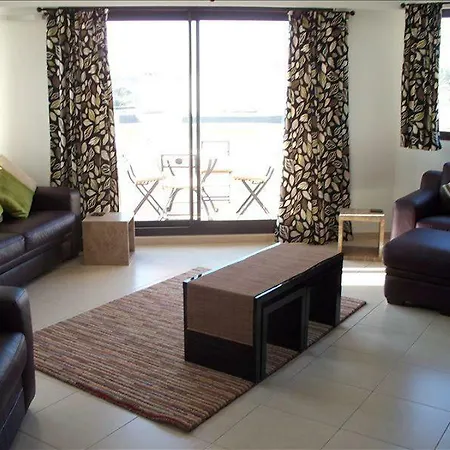 Modern, Spacious Three Bedroom *