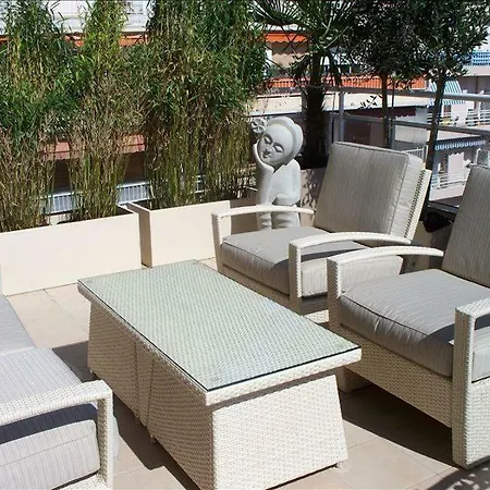 Modern, Spacious Three Bedroom * Antibes
