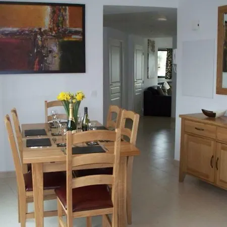 Modern, Spacious Three Bedroom * Antibes
