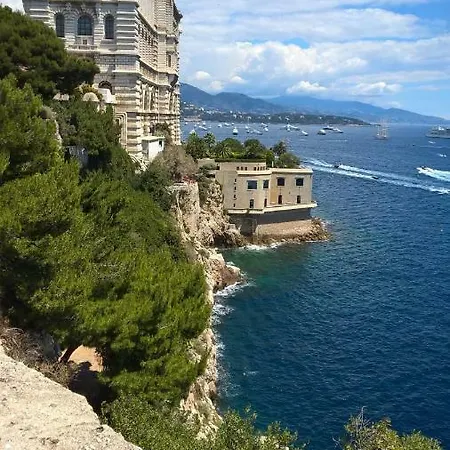Modern, Spacious Three Bedroom Antibes